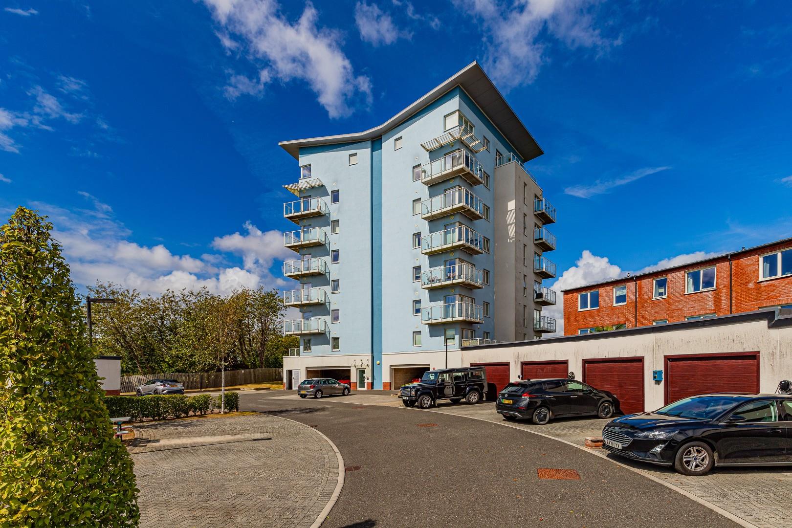 The Pinnacle, Penarth — photograph 2
